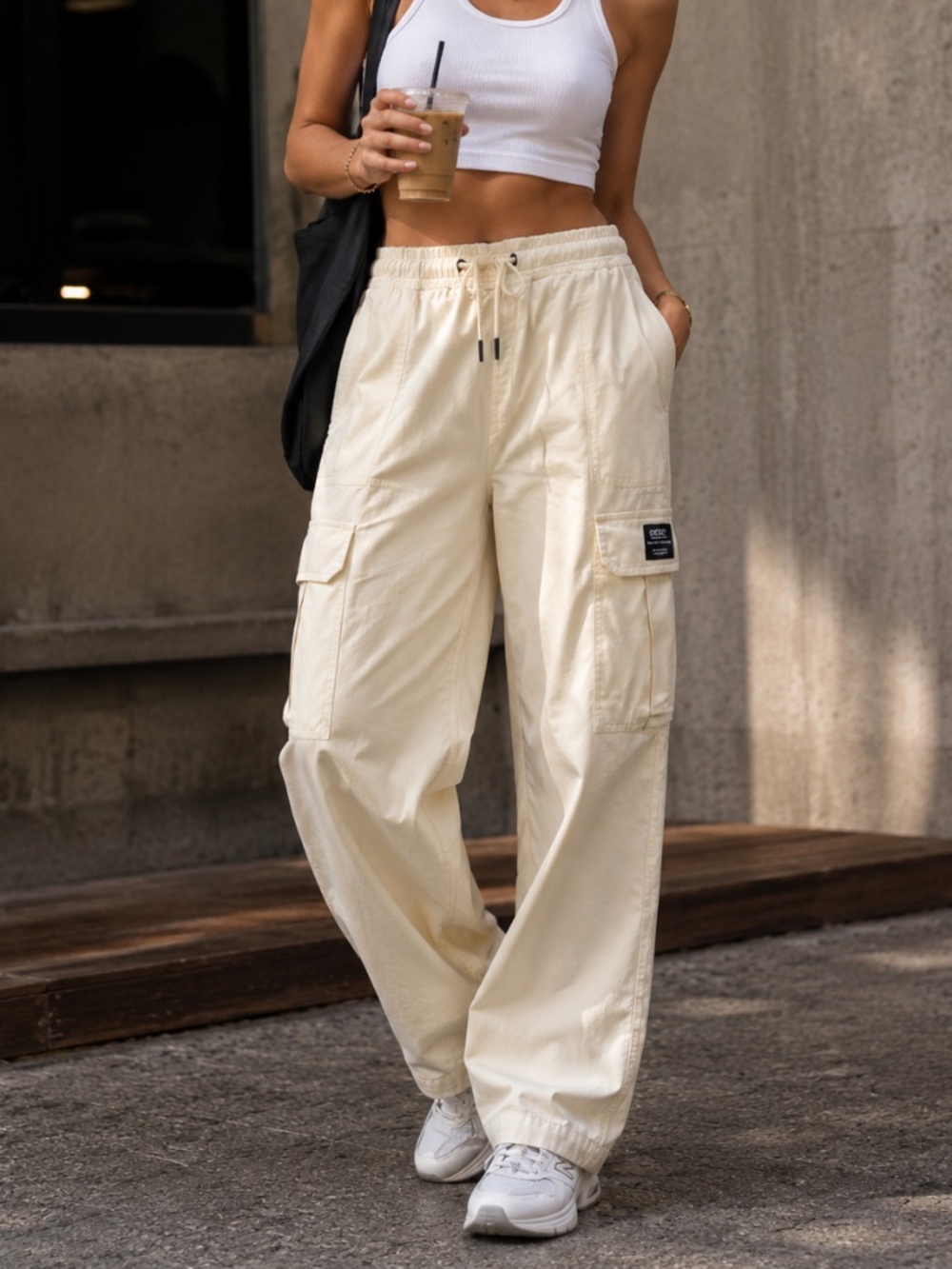WeSC‎ Cream Cargo Jogger Pants Women’s Large Utility Streetwear Relaxed Fit